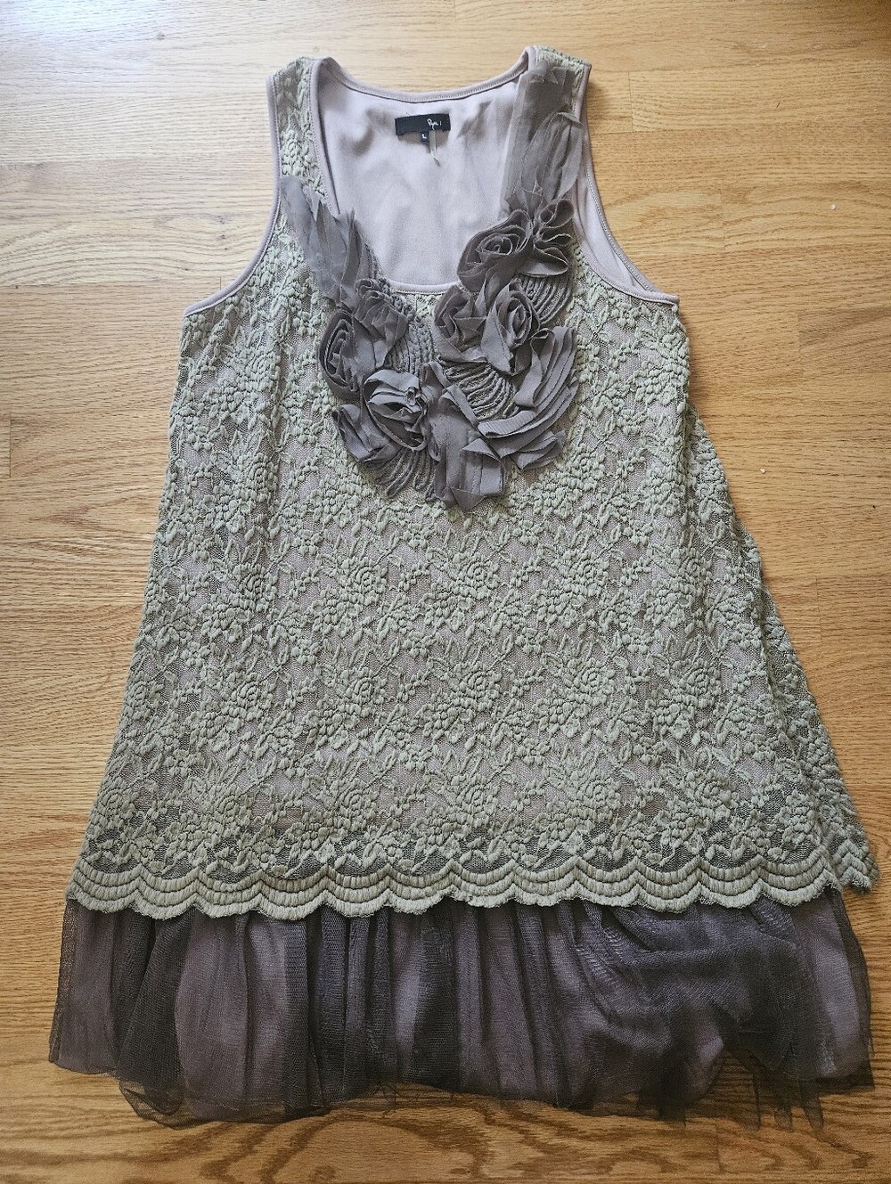 Ryu Sleeveless Lace Overlay Floral Applique Tunic in Taupe L